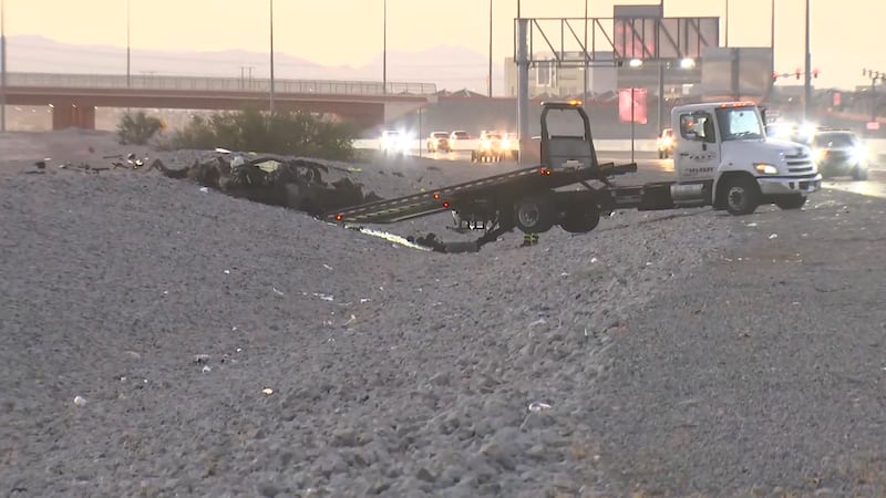 La Policía Estatal de Nevada acudió a un accidente con vuelco que dejó a un hombre herido y un...