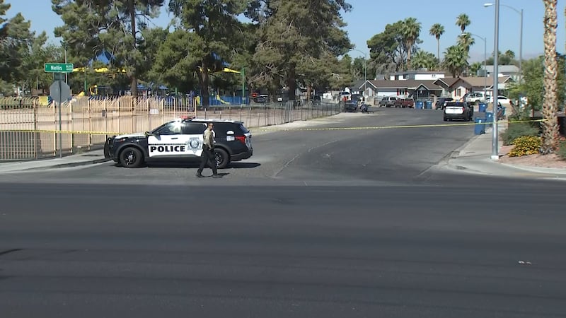 La policía de Las Vegas está respondiendo a un tiroteo cerca de Boulder Highway y Nellis el...