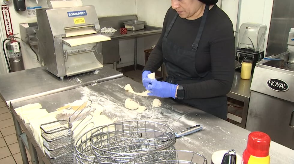 Mientras Las Vegas se prepara para albergar otro Super Bowl, los propietarios de negocios...