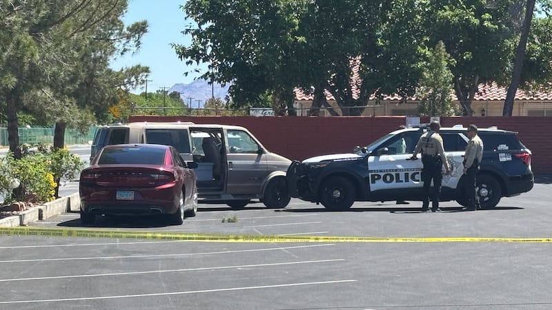 Un agente de la Policía Metropolitana de Las Vegas y un paramédico fueron atropellados el...