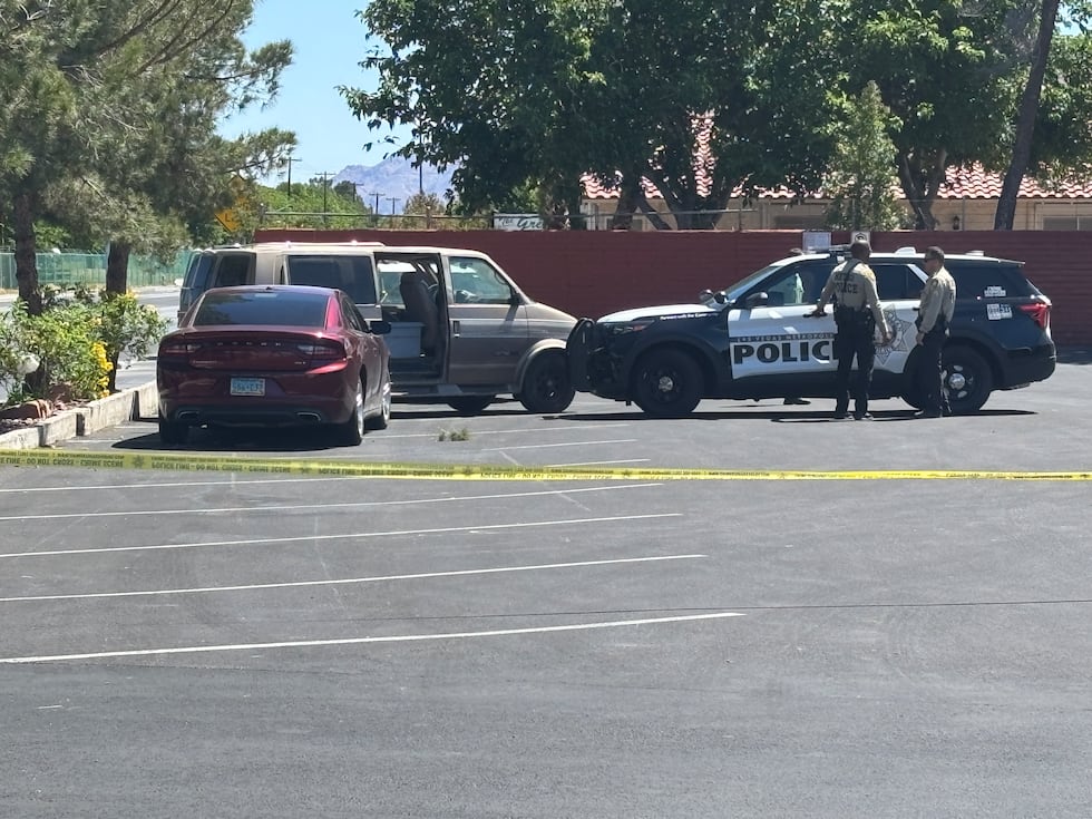 Un agente de la Policía Metropolitana de Las Vegas y un paramédico fueron atropellados el...