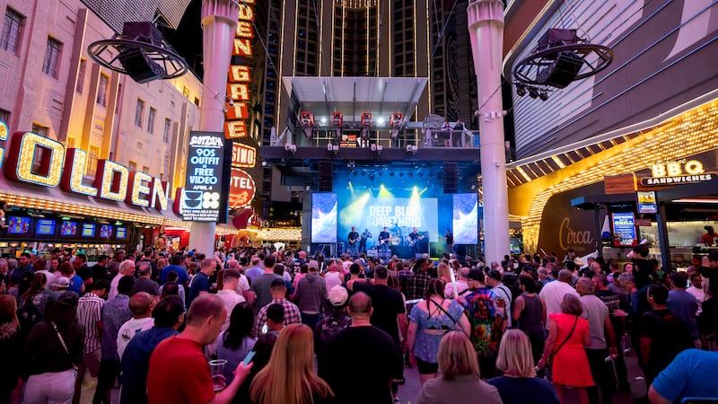 Fremont Street Experience lanza una serie de eventos temáticos gratuitos con “90s House Party”