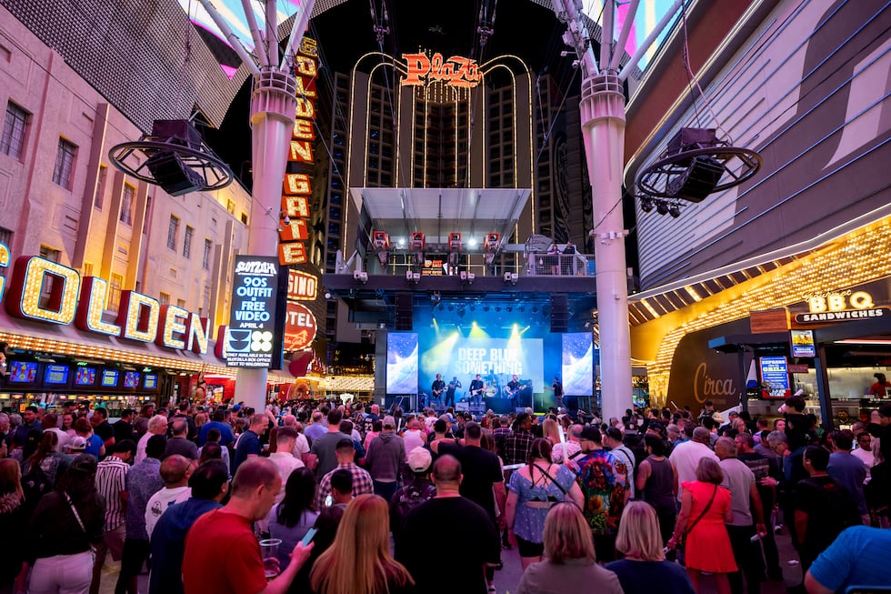 Fremont Street Experience lanza una serie de eventos temáticos gratuitos con “90s House Party”