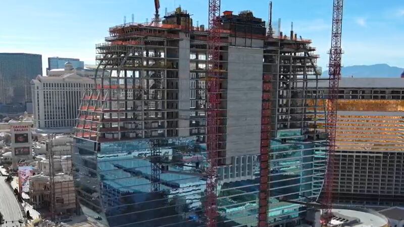 Construcción de la torre del Hard Rock Las Vegas ha traído más de 600 nuevos trabajadores a la...