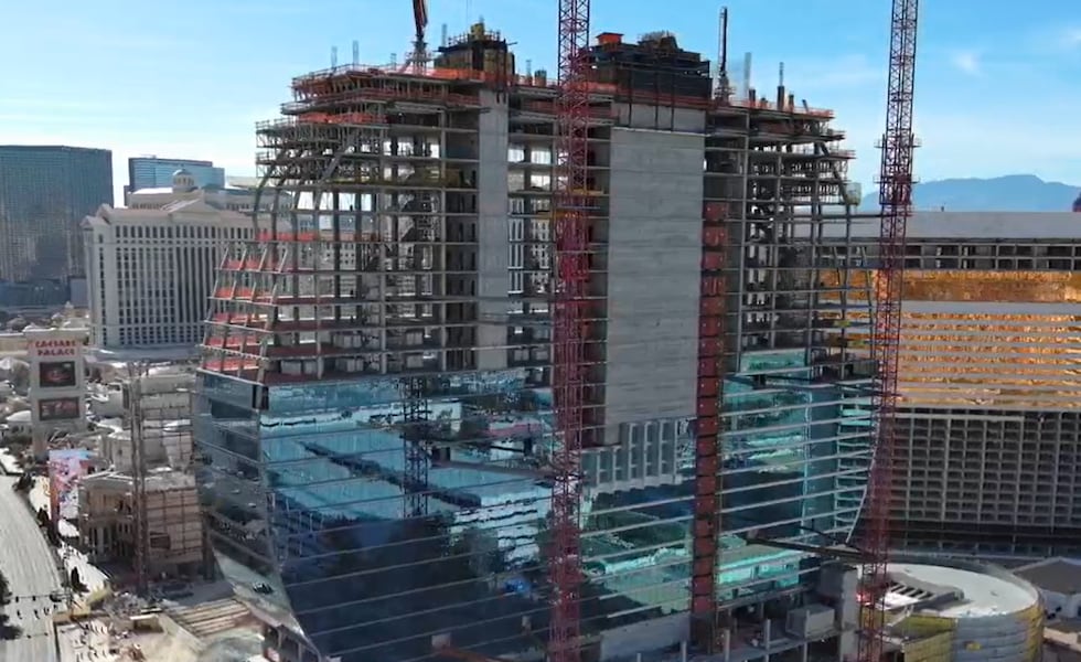 Construcción de la torre del Hard Rock Las Vegas ha traído más de 600 nuevos trabajadores a la...