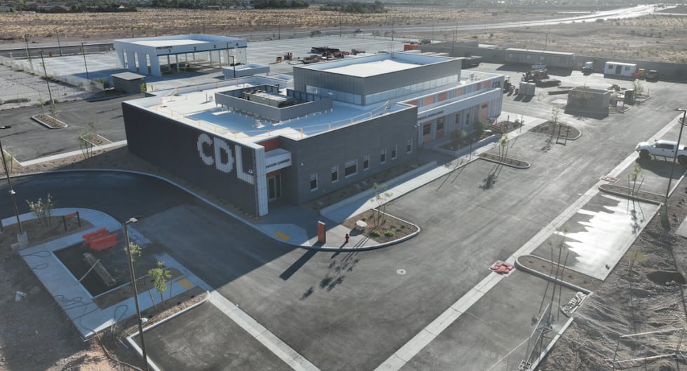 Estacionamiento del DMV de Silverado Ranch