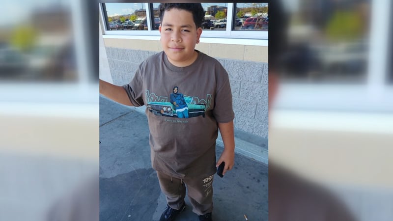 Un adolescente de Las Vegas fue inducido a un coma tras ser atropellado por un camión en un...
