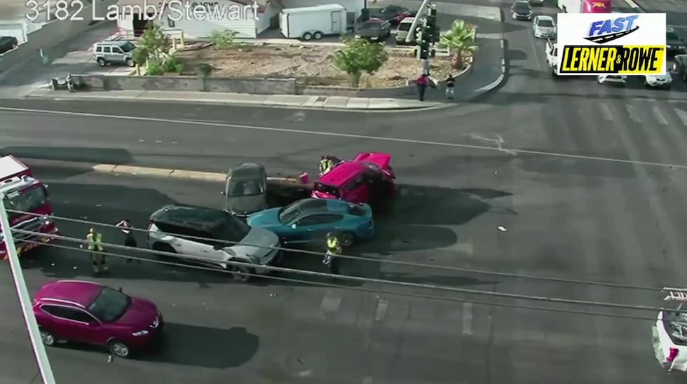 La policía de Las Vegas investiga un choque de cuatro vehículos, en el que se vio involucrado...