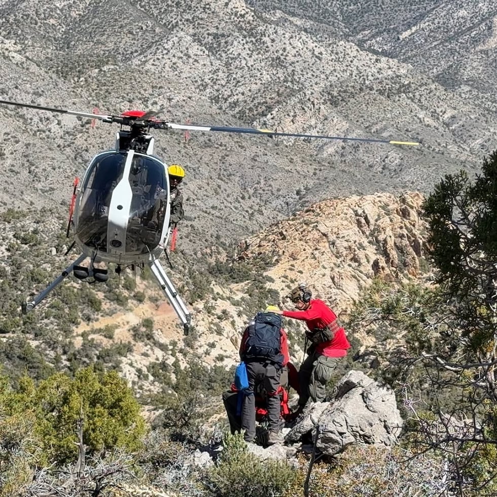 Equipos de búsqueda y rescate salvan a varios excursionistas en Red Rock Canyon durante el fin...
