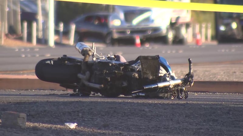 Un motociclista sufrió lesiones potencialmente mortales tras un choque en el sureste de Las Vegas