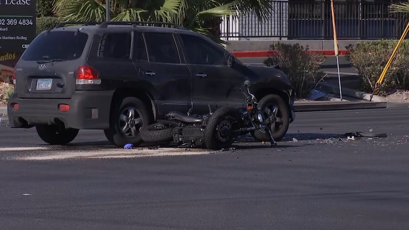 La policía de Las Vegas acude a un accidente en el que se vio involucrada una motocicleta en...