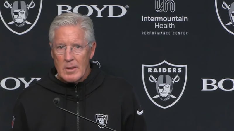 El entrenador en jefe de los Las Vegas Raiders, Pete Carroll.