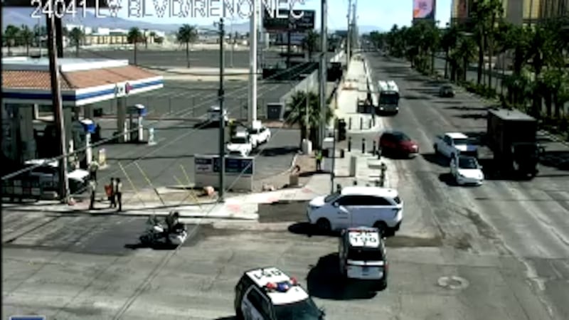 Una persona se encuentra bajo custodia después de que una persecución de un vehículo robado...