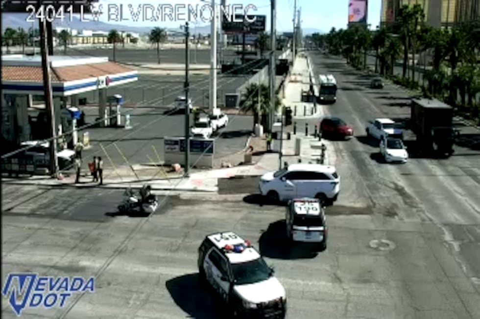 Una persona se encuentra bajo custodia después de que una persecución de un vehículo robado...