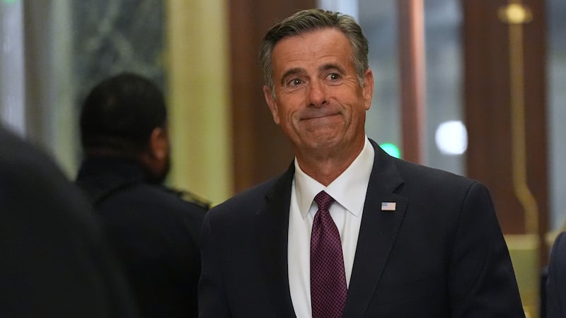 El director de la CIA John Ratcliffe llega al Capitolio de Estados Unidos el lunes 5 de enero...