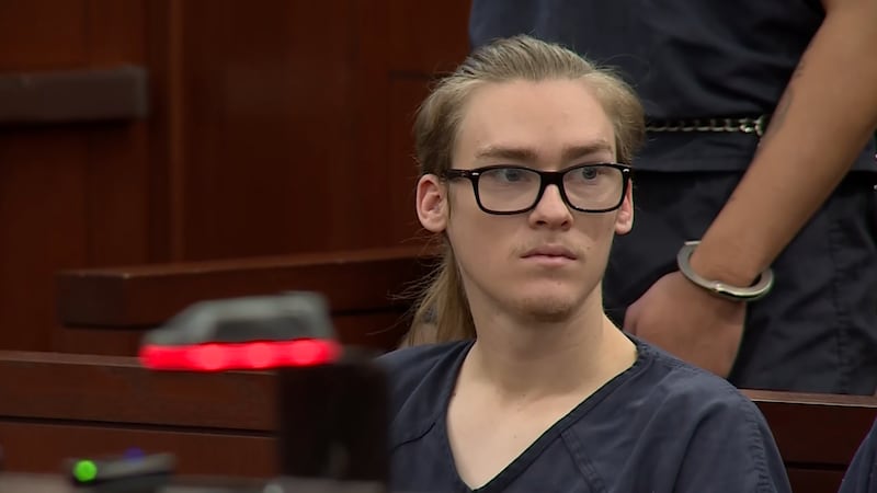 Se mantiene el cargo de asesinato contra el hombre acusado de tiroteo por ira al volante que...