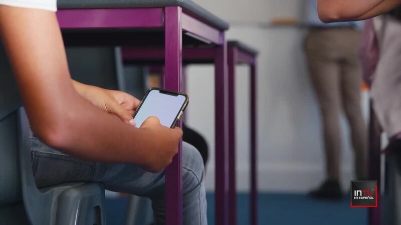 ¿Debe prohibirse el celular en clases?