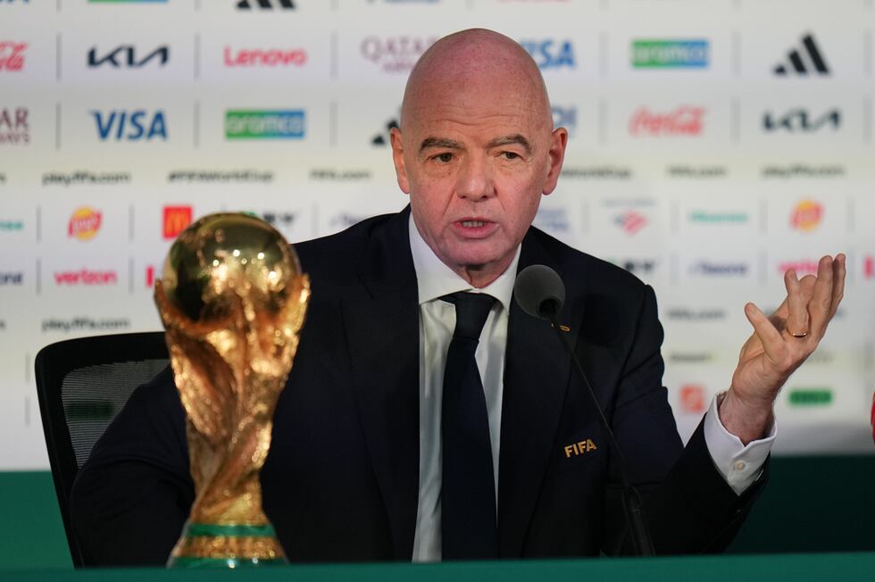 ARCHIVO - El presidente de la FIFA Gianni Infantino durante una rueda de prensa en la Ciudad...