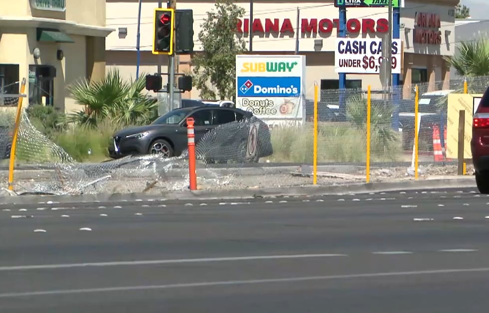 El proyecto de vallado de 1,6 millones de dólares entre Desert Inn y Flamingo enfrenta...
