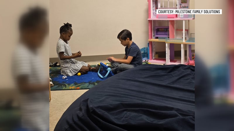 Un grupo de familias locales se apresura a buscar servicios de cuidado infantil después de que...