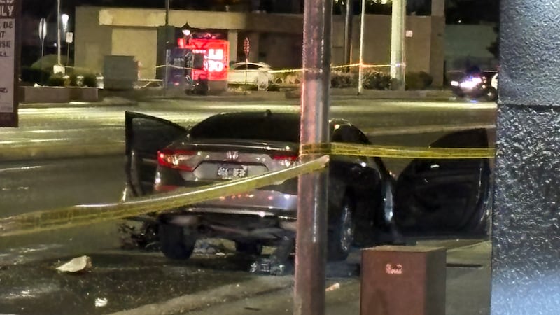 Un peatón lucha por su vida tras un choque en el este de Las Vegas el 18 de noviembre de 2025.