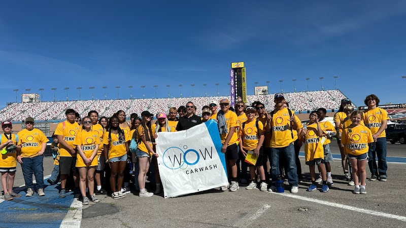 WOW Carwash celebra a los maestros con lavados gratuitos durante esta Semana de Agradecimiento...