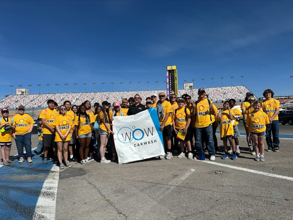 WOW Carwash celebra a los maestros con lavados gratuitos durante esta Semana de Agradecimiento...