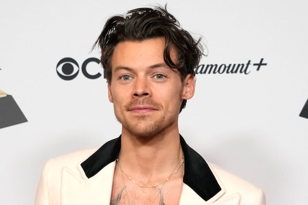 ARCHIVO - Harry Styles aparece en la sala de prensa de la 65.ª edición anual de los Premios...