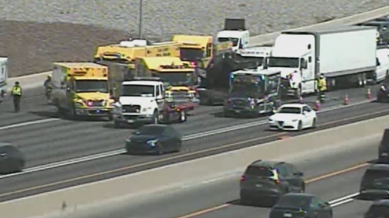 Un choque en la I-15 en dirección sur, cerca de la I-215, afecta a varios carriles la mañana...