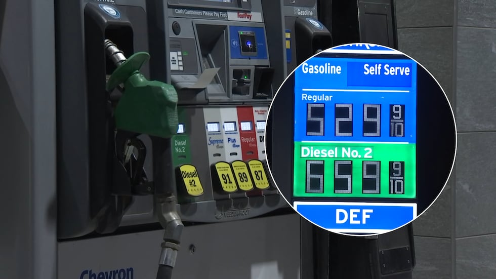 Los precios promedio de la gasolina están subiendo en Las Vegas, donde los conductores pagan...