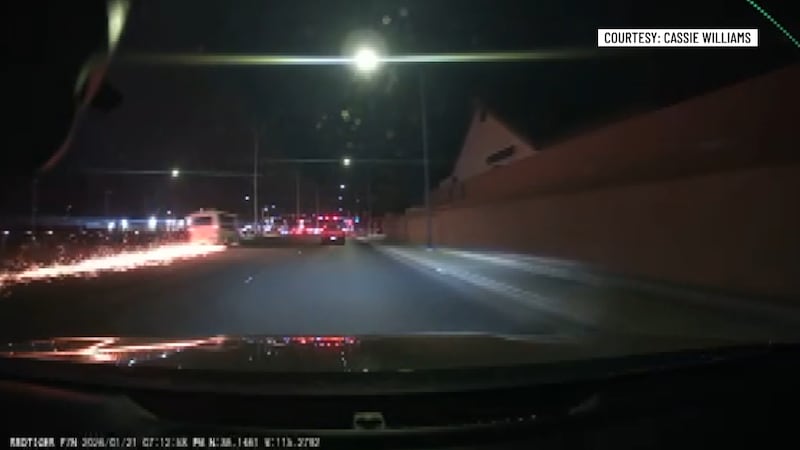 Un video compartido con Vegas Hoy muestra el momento en que un autobús robado provocó un...