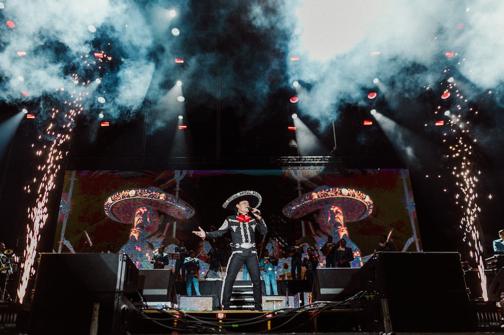 El ícono de la música mexicana, Pedro Fernández, traerá su gira “Ave Fénix Two’r” al escenario...