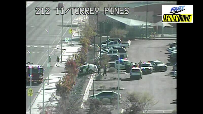 Un conductor choca contra una patrulla de la policía de Las Vegas al intentar huir de un...