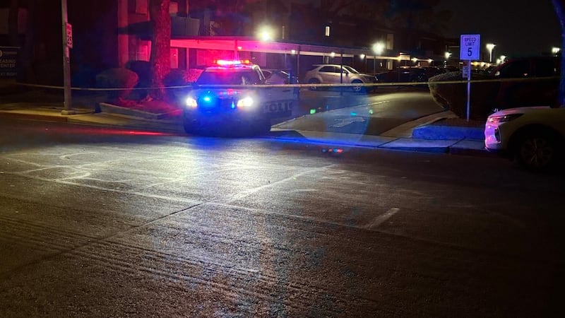Una madre, su hija adolescente y un niño han fallecido en un apartamento en el valle central...