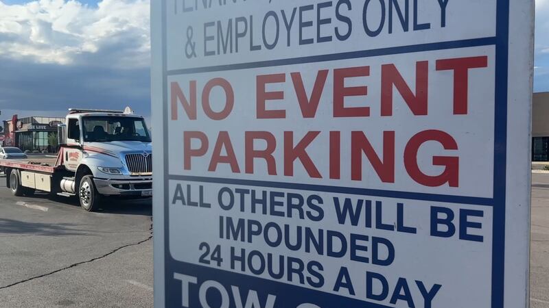 Advierten a los asistentes al festival Renaissance que no estacionen en los lugares...