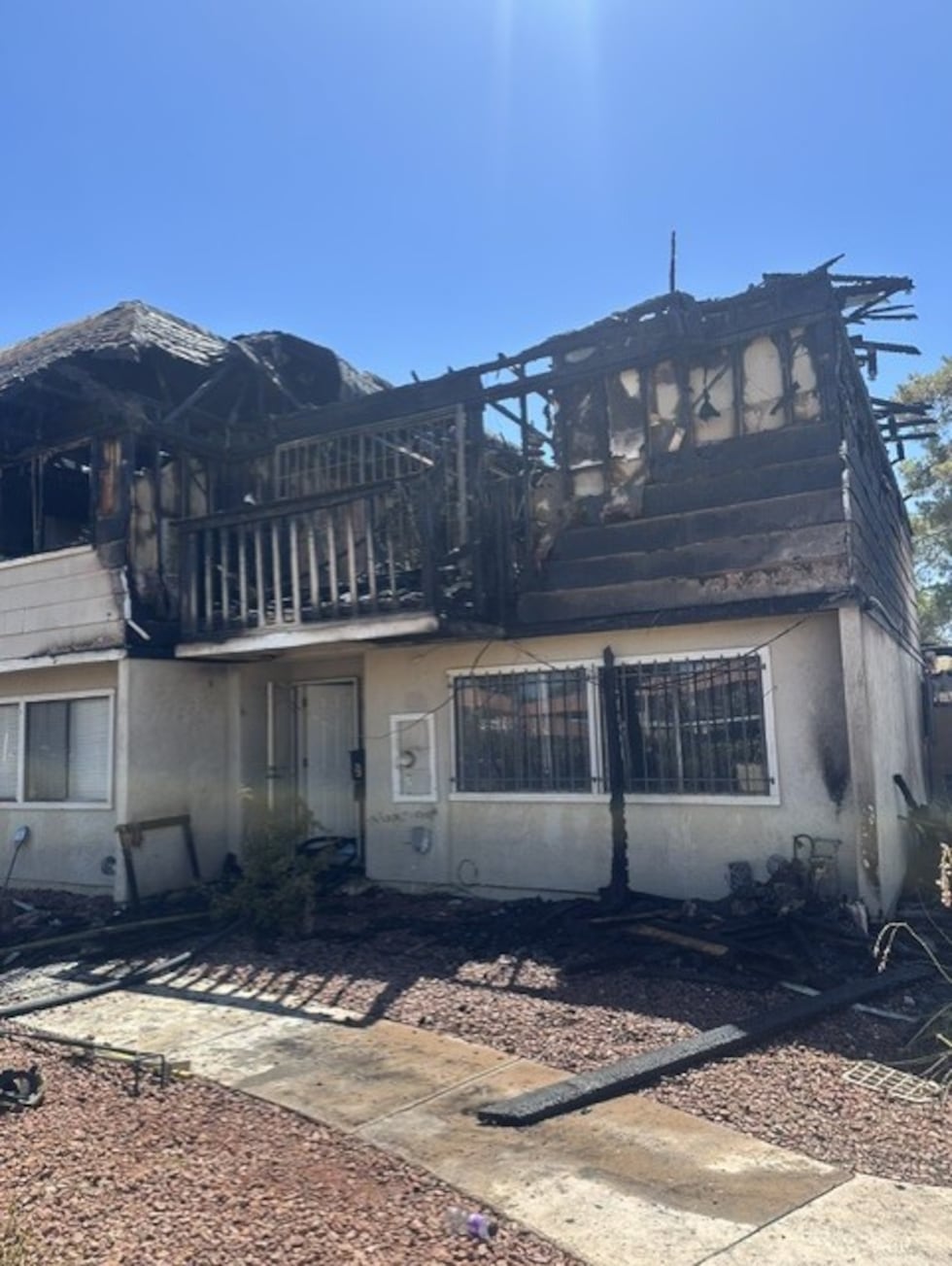 Un incendio daña una vivienda multifamiliar en Las Vegas.