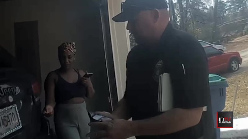 ¡Le vendieron un auto robado en un concesionario!