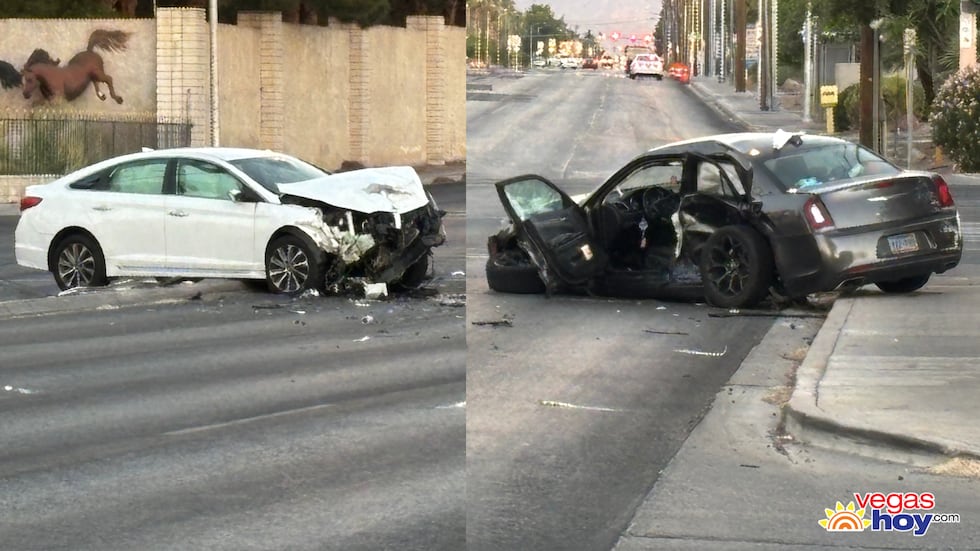 La policía de Las Vegas investiga un accidente que dejó a dos personas hospitalizadas el lunes...