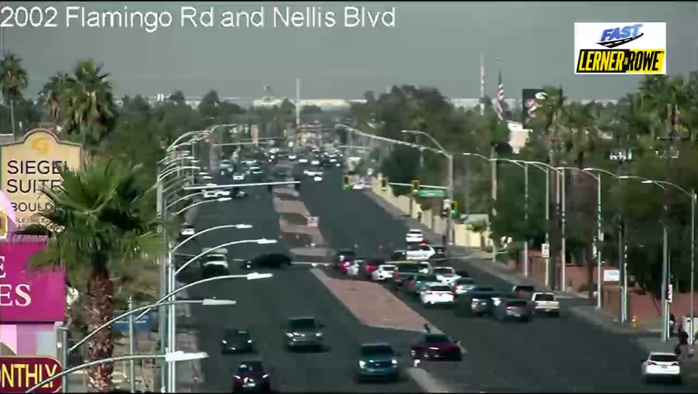 Un peatón murió este miércoles luego de ser atropellado por un vehículo cerca de Nellis y Twain.