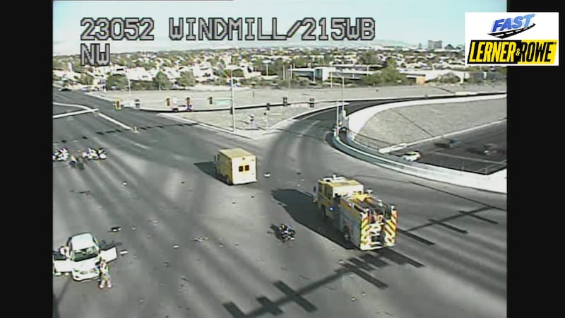 Un oficial de policía de Henderson resultó herido tras un accidente en la 215, según la...