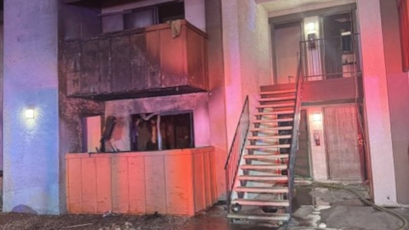 Una persona falleció y otras siete quedaron desplazadas tras un incendio en un apartamento...