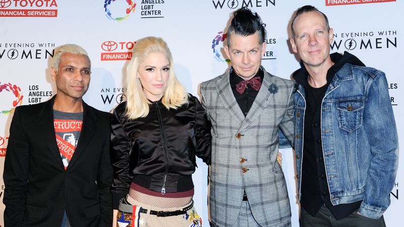 Los músicos Tony Kanal (de izquierda a derecha), Gwen Stefani, Adrian Young y Tom Dumont de No...