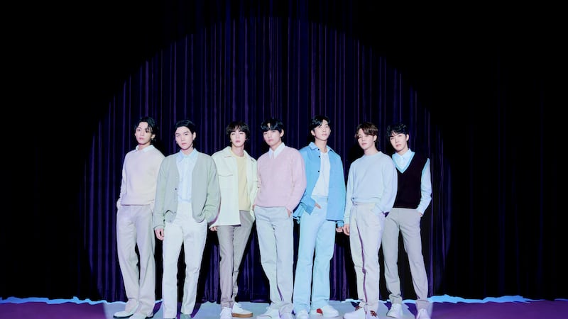 BTS anunció el lunes su regreso a los escenarios mundiales con una gira mundial que abarcará...