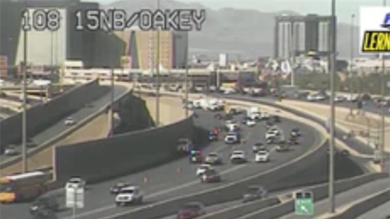 La Patrulla de Caminos de Nevada se encuentra en el lugar de un accidente en el que se vio...