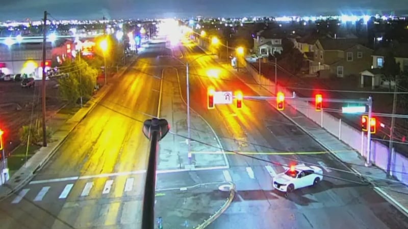 La Policía Estatal de Nevada informó que un conductor murió en un accidente cerca de la Base...