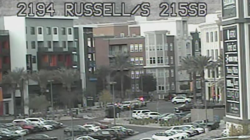 Las fuentes indicaron que una mujer llamó al 911 diciendo que su novio tenía un arma y la...