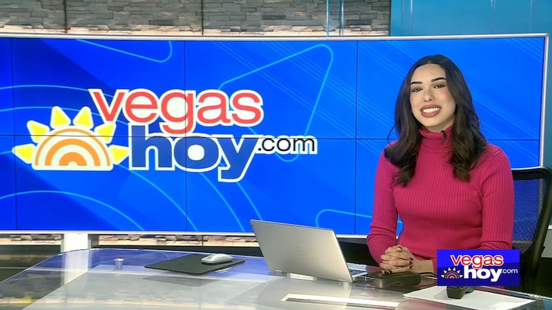 Decenas de personas se reúnen en el centro de Las Vegas en una protesta contra ICE. Además,...