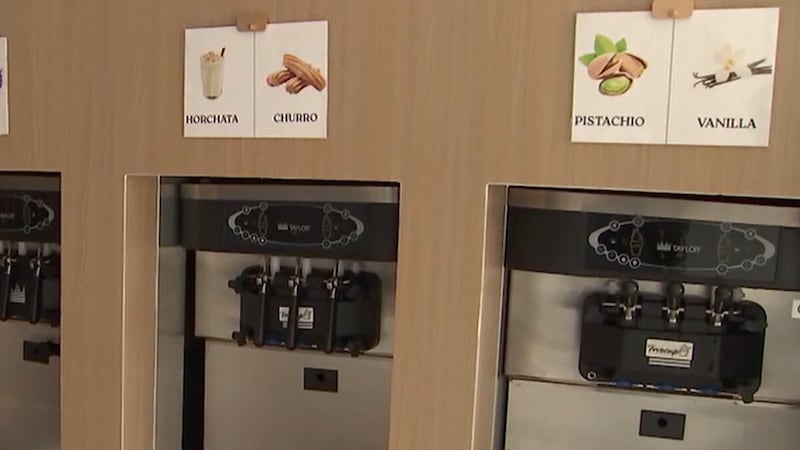 Una tienda de yogur congelado familiar que abrió en octubre ha permanecido cerrada durante...