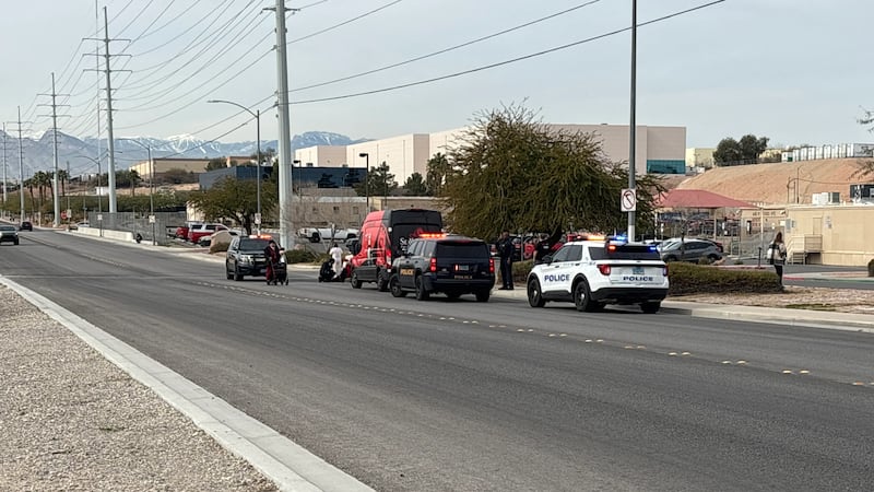 Una estudiante aparentemente fue atropellada por un vehículo comercial durante las protestas...