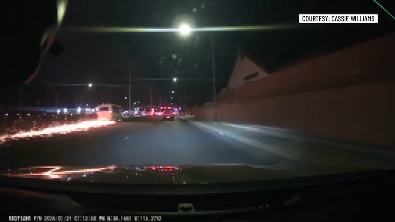 Un video compartido con Vegas Hoy muestra el momento en que un autobús robado provocó un...